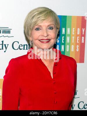 Florence Henderson arrive pour le dîner officiel de l'artiste en l'honneur des récipiendaires des prix du Kennedy Center 2014, organisé par le secrétaire d'État des États-Unis John F. Kerry au département d'État des États-Unis à Washington, DC, États-Unis, le samedi 6 décembre 2014. Les 2014 lauréats sont : la chanteuse Al Green, l'acteur et cinéaste Tom Hanks, la ballerine Patricia McBride, la chanteuse-compositrice Sting et la comédienne Lily Tomlin. Photo de Ron Sachs/Pool/ABACAPRESS.COM Banque D'Images