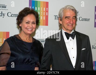 L'acteur Sam Waterston et sa femme, Lynn Louisa Woodruff, arrivent pour le dîner de l'artiste officiel en l'honneur des récipiendaires des prix du Kennedy Center 2014, organisé par le secrétaire d'État des États-Unis John F. Kerry au département d'État des États-Unis à Washington, DC, États-Unis, le samedi 6 décembre 2014. Les 2014 lauréats sont : la chanteuse Al Green, l'acteur et cinéaste Tom Hanks, la ballerine Patricia McBride, la chanteuse-compositrice Sting et la comédienne Lily Tomlin. Photo de Ron Sachs/Pool/ABACAPRESS.COM Banque D'Images