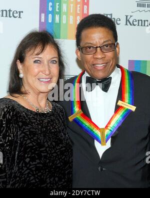 2013 Herbie Hancock, récipiendaire du prix du Kennedy Center, et son épouse Gigi, arrivent pour le dîner officiel de l'artiste en l'honneur des lauréats du prix du Kennedy Center 2014, organisé par le secrétaire d'État des États-Unis John F. Kerry au département d'État des États-Unis à Washington, DC, États-Unis, le samedi 6 décembre 2014. Les 2014 lauréats sont : la chanteuse Al Green, l'acteur et cinéaste Tom Hanks, la ballerine Patricia McBride, la chanteuse-compositrice Sting et la comédienne Lily Tomlin. Photo de Ron Sachs/Pool/ABACAPRESS.COM Banque D'Images