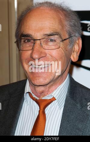 François de placards arrivant pour le 29e Gala de l'aide A l'enfant Refugie qui s'est tenu à la salle Gaveau à Paris, France, le 8 décembre 2014. Photo de Nicolas Genin/ABACAPRESS.COM Banque D'Images