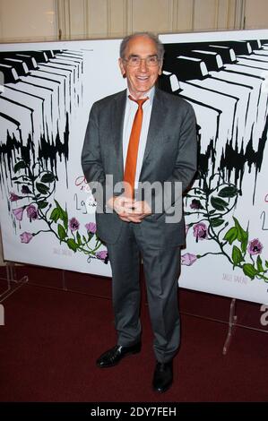 François de placards arrivant pour le 29e Gala de l'aide A l'enfant Refugie qui s'est tenu à la salle Gaveau à Paris, France, le 8 décembre 2014. Photo de Nicolas Genin/ABACAPRESS.COM Banque D'Images