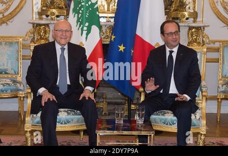 Le 12 décembre 2014, le président français François Hollande reçoit le Premier ministre libanais Tammam Salam à l'Elysée à Paris, en France. Photo Pool par Jacques Witt/ABACAPRESS.COM Banque D'Images