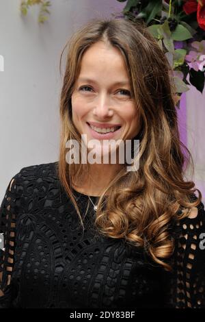 Estelle Skornik participe à la fête du 1er anniversaire d'Aloha qui s'est tenue à Salons Hoche à Paris, en France, le 19 décembre 2014. Photo d'Alban Wyters/ABACAPRESS.COM Banque D'Images