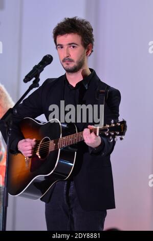 Renan Luce à l'enregistrement du vivre Dimanche à Paris, France, le 2 décembre 2014. Photo de Max Colin/ABACAPRESS.COM Banque D'Images