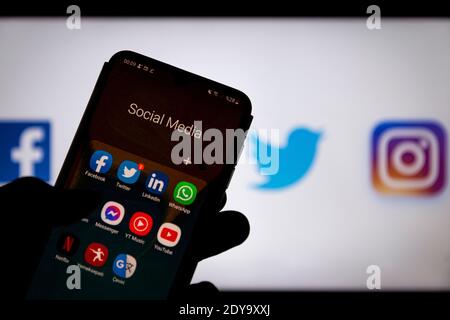 Turquie. 25 décembre 2020. Dans cette illustration, les applications de réseaux sociaux affichées sur un smartphone. Crédit : SOPA Images Limited/Alamy Live News Banque D'Images