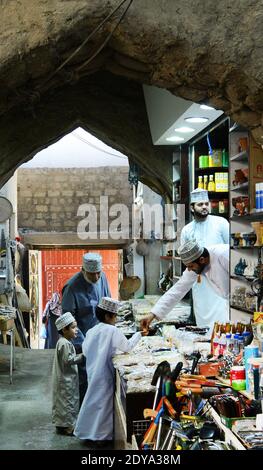 Le marché coloré et dynamique de Nizwa, Oman. Banque D'Images