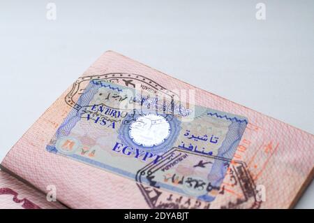 Autocollant de visa d'entrée en Égypte à la page dans le passeport russe. Banque D'Images