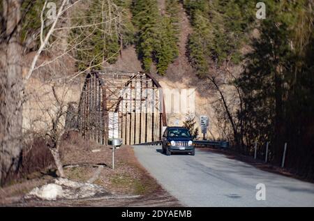 Le Theodore Roosevelt Memorial Bridge, au-dessus de la rivière Kootenai, à Troy, Montana. La rivière Kootenai est un affluent de la rivière Columbia. Le théodo Banque D'Images