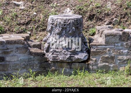 Base et capitale de la colonne Stobi, ruines archéologiques de la ville romaine, Macédoine (ARYM)), République de Macédoine du Nord Banque D'Images