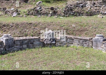 Base et capitale de la colonne Stobi, ruines archéologiques de la ville romaine, Macédoine (ARYM)), République de Macédoine du Nord Banque D'Images