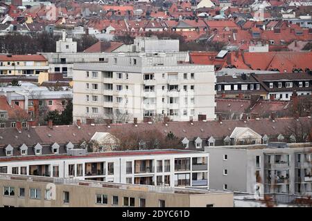 Munich, Allemagne. 24 décembre 2020. Vue sur les toits de Munich, la compression, les maisons résidentielles, les bâtiments, les appartements, | utilisation dans le monde crédit: dpa/Alay Live News Banque D'Images