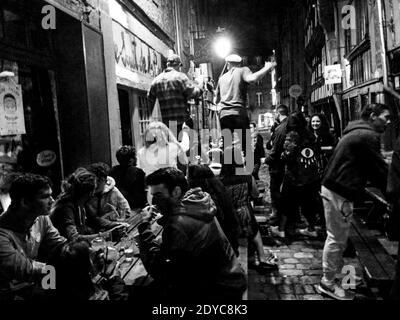 FRA - SOCIÉTÉ - "SI VOUS NOUS AVEZ VU". Reportage sur les nuits de la jeunesse bretonne. FRA - SOCIETE - « I L'ON NOUS VOYAIT ». Reportage sur les nuits de la jeunesse Banque D'Images