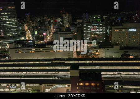 Trains de nuit rapides, gare de Shizuoka, Japon Banque D'Images