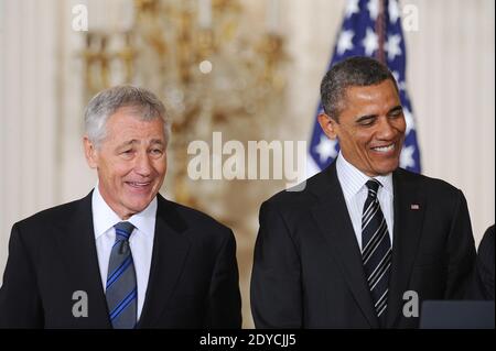 Le président américain Barack Obama (L) désigne l'ancien sénateur américain Chuck Hagel (R-ne) (R) comme secrétaire à la Défense lors d'un événement dans la salle est à la Maison Blanche le 7 janvier 2013 à Washington, DC, États-Unis. En attendant l'approbation du Sénat, la nomination de l'ancien sénateur américain Chuck Hagel (R-ne) au poste de secrétaire à la Défense remplacera Leon Panetta. Photo par Olivier Douliery/ABACAPRESS.COM Banque D'Images