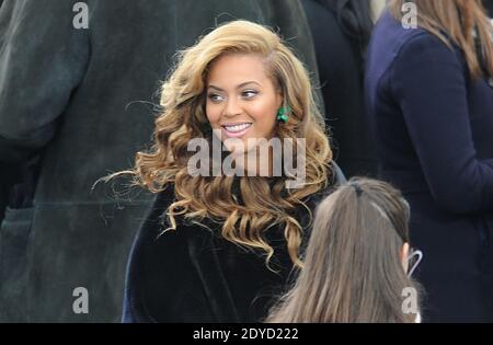 Beyonce arrive à chanter lors des cérémonies d'inauguration du second mandat du président Obama au Capitole des États-Unis à Washington, DC, Etats-Unis, le 21 janvier 2013. (Bijoux: Lorraine Schwartz) photo de JMP-Douliery/ABACAPRESS.COM Banque D'Images