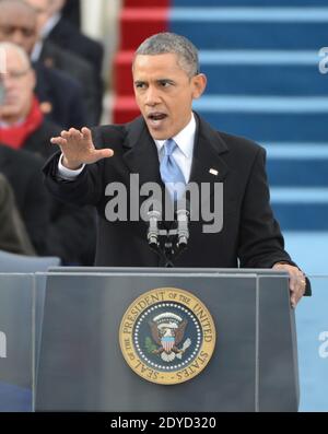 Le président Barack Obama prononce son discours inaugural après avoir prêté serment pour un deuxième mandat en tant que président des États-Unis par le juge en chef de la Cour suprême John Roberts lors de sa cérémonie d'inauguration publique au Capitole des États-Unis à Washington le 21 janvier 2013. Photo de Pat Benic/Pool/ABACAPRESS.COM Banque D'Images