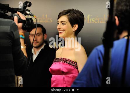 Anne Hathaway participe à la première de Paris « les Miserables » dans le cadre du Festival de l'Avenue du Cinéma au Cinéma Gaumont Marignan à Paris, France, le 6 février 2013. Photo de Nicolas Briquet/ABACAPRESS.COM Banque D'Images