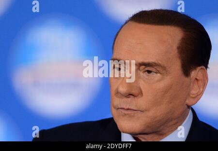 Silvio Berlusconi assiste à un rassemblement politique pour sa campagne électorale à Rome, en Italie, le 7 février 2013. L'ancien premier ministre est en campagne pour les prochaines élections prévues du 24 au 25 février 2013. Photo par Eric Vandeville/ABACAPRESS.COM Banque D'Images