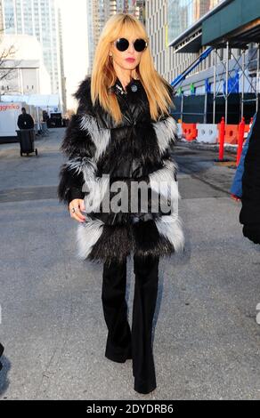 Rachel Zoe et sa famille arrivent à la Fashion week à New York City, NY, USA le 13 février 2013. Photo de Morgan Dessalles/ABACAPRESS.COM Banque D'Images
