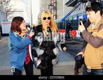 Rachel Zoe et sa famille arrivent à la Fashion week à New York City, NY, USA le 13 février 2013. Photo de Morgan Dessalles/ABACAPRESS.COM Banque D'Images