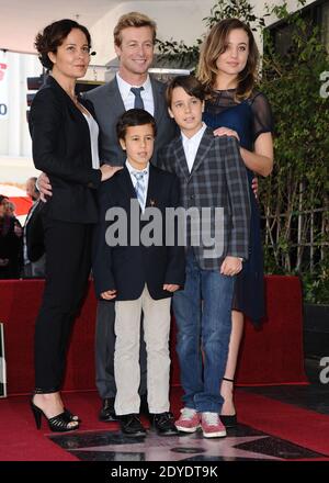 Rebecca Rigg, Simon Baker, Stella Baker, Harry Baker et Claude Baker assistent à une cérémonie où Simon Baker est honoré d'une étoile sur le Hollywood Walk of Fame le 14 février 2013 à Los Angeles, Californie. Photo de Lionel Hahn/ABACAPRESS.COM Banque D'Images