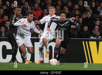 Clément Grenier de Lyon et Lewis Holtby de Tottenham lors du match de football de l'Europa League, Olympique Lyonnais contre Tottenham Hotspur FC au stade Gerland de Lyon, France, le 21 février 2013. La correspondance s'est terminée par un tirage de 1-1. Photo de Vincent Dargent/ABACAPRESS.COM Banque D'Images