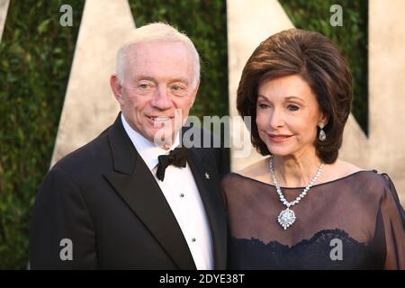 Propriétaire des Dallas Cowboys Jerry Jones assiste à la Vanity Fair Oscar Party 2013 qui s'est tenue au Sunset Tower Hotel à West Hollywood, Los Angeles, CA, USA le 24 février 2013. Photo de Krista Kennel/ABACAPRESS.COM Banque D'Images