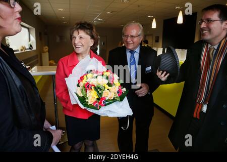 Michele Delaunay, ministre junior des personnes âgées et handicapées, visite un nouveau foyer de soins infirmiers et de soins médicaux le 8 mars 2013 à Bordeaux, dans le sud-ouest de la France. Photo de Patrick Bernard/ABACAPRESS.COM Banque D'Images