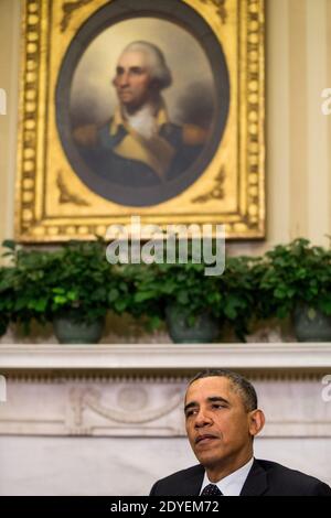 Le président Barack Obama assiste à une réunion avec le sultan Haji Hassanal Bolkiah de Brunei, dans le bureau ovale de la Maison Blanche à Washington, D.C., États-Unis, le 12 mars 2013. Les deux ont discuté des questions stratégiques et économiques avant le sommet d'octobre sur l'Asie de l'est et le sommet entre les États-Unis et l'ANASE à Brunei. Photo de Drew Angerer/Pool/ABACAPRESS.COM Banque D'Images