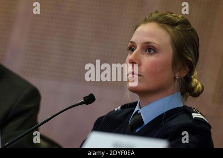 Haut de la page coupe du monde de ski alpin française et officier non commandant Tessa Worley lors d'une conférence de presse en prévision du 2ème CISM (Conseil militaire international du sport) Jeux mondiaux d'hiver à Annecy, dans l'est de la France, le 25 mars 2013. Photo de Gilles Bertrand/ABACAPRESS.COM Banque D'Images