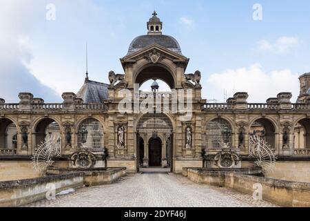 Vue extérieure du château de Chantilly (Château de Chantilly), à 50 km au nord de Paris, France, le 26 février 2013. Photo de Julien Knaub/ABACAPRESS.COM Banque D'Images