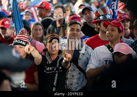 Les manifestants se rassemblent lors de la « Marche MILLION MAGA » à Freedom Plaza à Washington, D.C., aux États-Unis, le samedi 14 novembre 2020. Le rassemblement intervient une semaine après que les organismes de presse ont projeté Joe Biden comme le vainqueur des élections de 2020 et le président Trump refuse de reconnaître qu'il avait perdu. Crédit : Alex Edelman/l'accès photo Banque D'Images