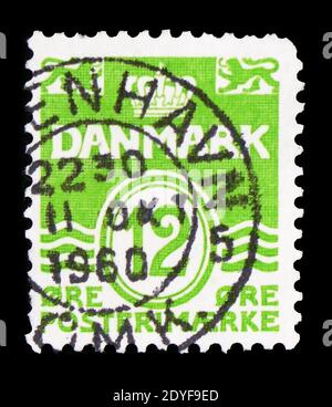 MOSCOU, RUSSIE - 22 FÉVRIER 2019: Un timbre imprimé au Danemark montre la figure de type 'vague', série de lignes ondulées (SANS coeur / ARRIÈRE-plan DOUBLÉ), vers 1952 Banque D'Images