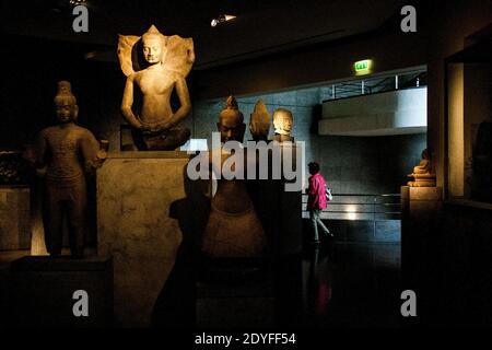 FRA - MUSÉE NATIONAL DES ARTS ASIATIQUES Statue au Musée national d'Art asiatique de Paris. FRA - MUSÉE NATIONAL DES ARTS ASIATIQUES. Statue au Musée NAT Banque D'Images