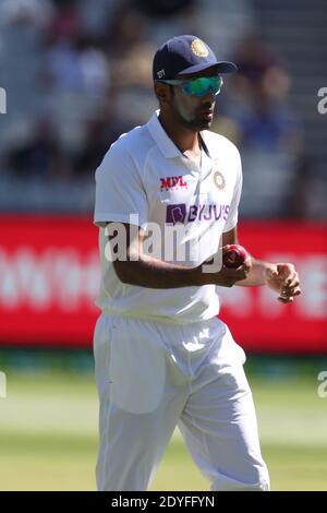 MELBOURNE, AUSTRALIE - DÉCEMBRE 26 2020: Joueur indien Ravicanandran Ashwin pendant le premier jour du deuxième match de cricket Vodafone Test entre l'Australie et l'Inde au Melbourne Cricket Ground- image Credit: brett keating/Alay Live News Banque D'Images
