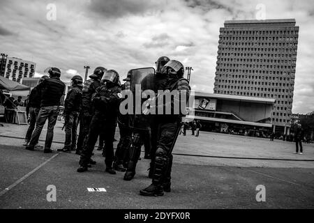 MAI 2016. La police garde place Charles de Gaulle. MAI 2016. Le mouvemet social du mois de Mai à Rennes, capitale de la Bretagne. Les forces de Banque D'Images