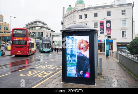 Brighton Royaume-Uni 26 décembre 2020 - les rues de Brighton sont calmes le lendemain de Noël, l'ensemble du Sussex étant entré dans le Tier 4 la nuit dernière à minuit. Les nouvelles restrictions du coronavirus COVID-19 touchent des millions de personnes dans le Sud et le Sud-est de la Grande-Bretagne : crédit Simon Dack / Alamy Live News Banque D'Images