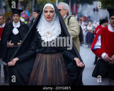 SASSARI, ITALIE - 19 mai 2019- cavalcade sarde, vêtements sardes traditionnels, robe Tempio Pausanian Banque D'Images