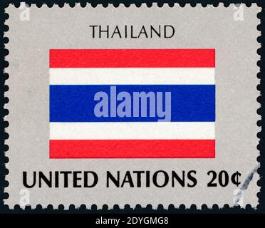 DRAPEAU DE THAÏLANDE - timbre de poste isolé sur noir (grand format xxl) Banque D'Images