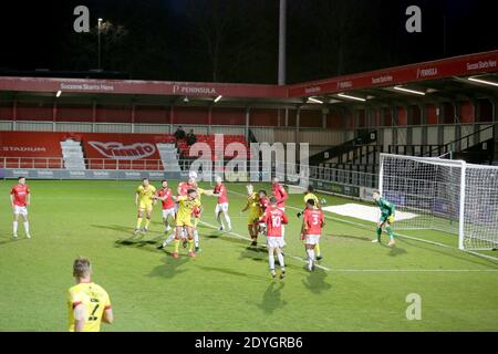 Action de goalmouth dans un stade vide pendant le match de Sky Bet League 2 à Moor Lane, Salford. Banque D'Images