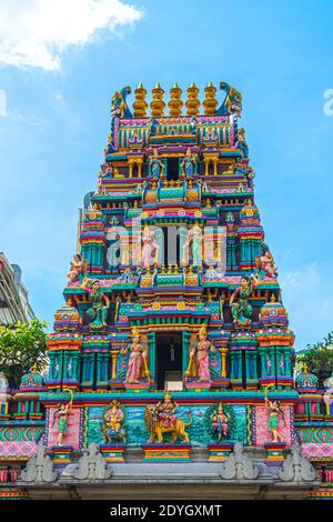 Le temple hindou Mariamman ou 'Chua Ba Mariamman' à Ho Chi Minh ville, Vietnam. Détail du gopuram au-dessus de l'entrée du temple hindou Mariamman. TH Banque D'Images