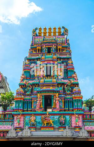 Le temple hindou Mariamman ou 'Chua Ba Mariamman' à Ho Chi Minh ville, Vietnam. Détail du gopuram au-dessus de l'entrée du temple hindou Mariamman. TH Banque D'Images