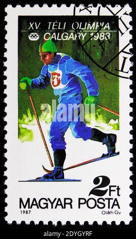 MOSCOU, RUSSIE - le 8 AOÛT 2019 : le timbre-poste imprimé en Hongrie montre les Jeux Olympiques Calgary - ski, Jeux Olympiques d'hiver 1988, série Calgary, vers 198 Banque D'Images