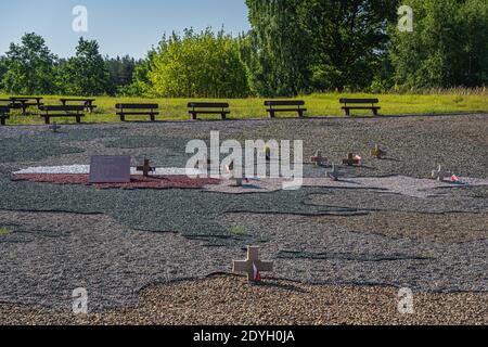 Stare Lysogorki, Pologne, juin 2019 Monument et tombes. Cimetière militaire des soldats tombés de la 1ère Armée polonaise Banque D'Images