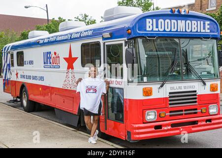 Birmingham Alabama, Bloodmobile donnant du sang femme noire, Banque D'Images