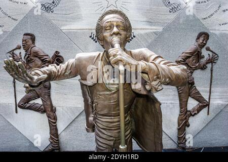 Birmingham Alabama, Memorial Park Temptations Memorial, Eddie Kendricks statue public art motown Sound soul Singer groupe, Banque D'Images