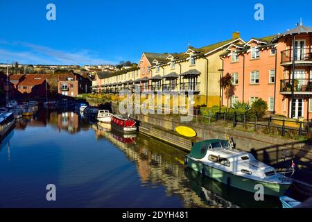 Port de plaisance de Pooles Wharf et appartements modernes côté eau, port flottant de Bristol, Royaume-Uni Banque D'Images