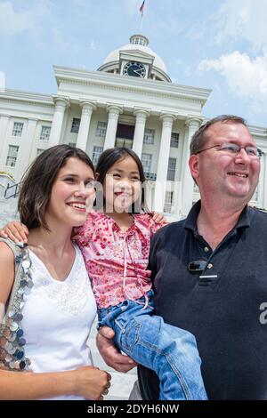 Alabama Montgomery State Capitol bâtiment, famille parents enfant mère père fille asiatique fille, Banque D'Images