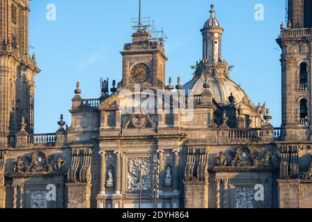 Place de la Constitution Zocalo et cathédrale métropolitaine au centre historique de Mexico CDMX, Mexique. Le centre historique de Mexico est un monde de l'UNESCO Banque D'Images