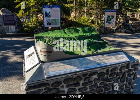 Point de vue panoramique du tunnel en spirale inférieur par une belle journée d'été. C.-B., Canada Banque D'Images